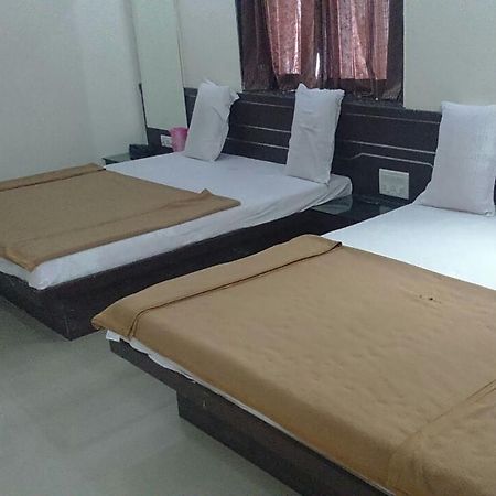 Hotel Sai Govind Shirdi Esterno foto